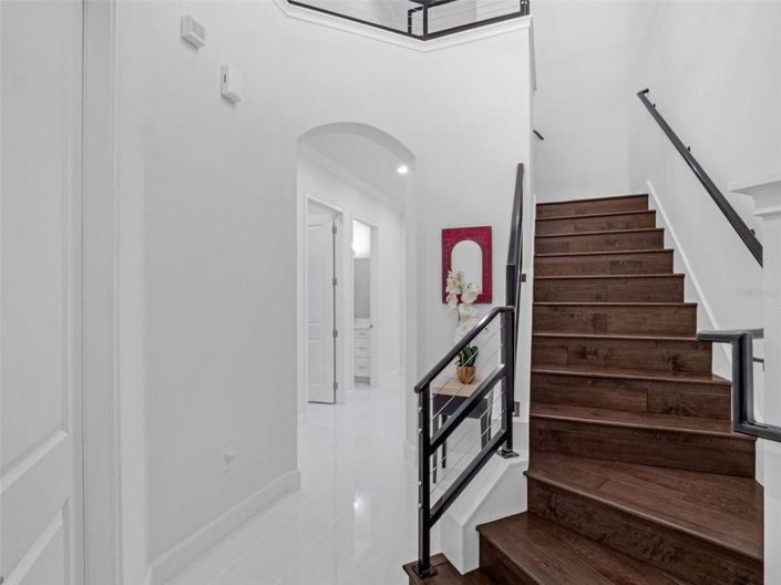 Image No.20-6 Bed House for sale