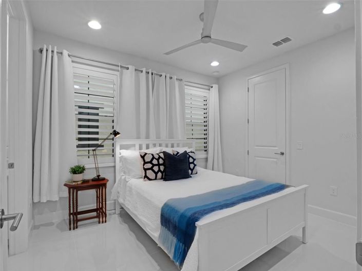 Image No.35-6 Bed House for sale