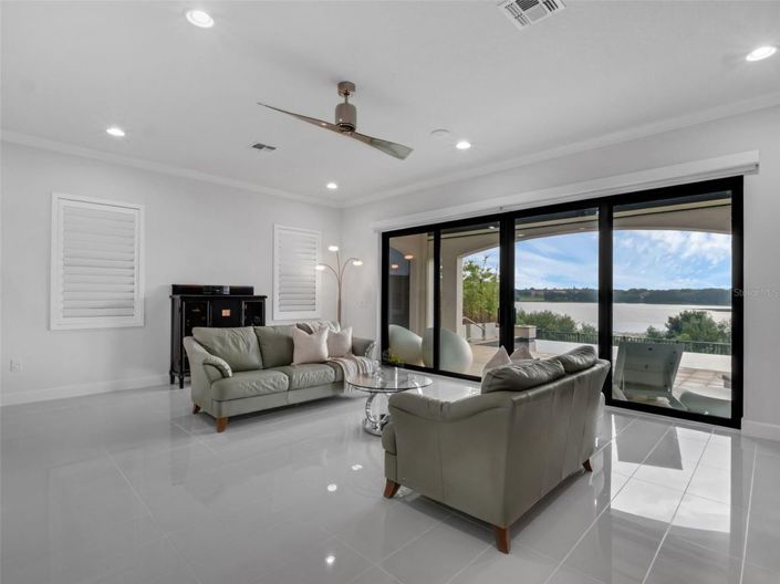 Image No.9-6 Bed House for sale