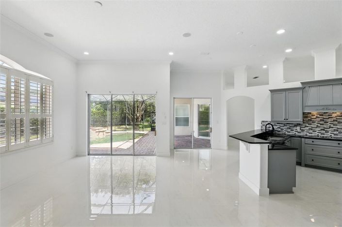 Image No.14-5 Bed House for sale