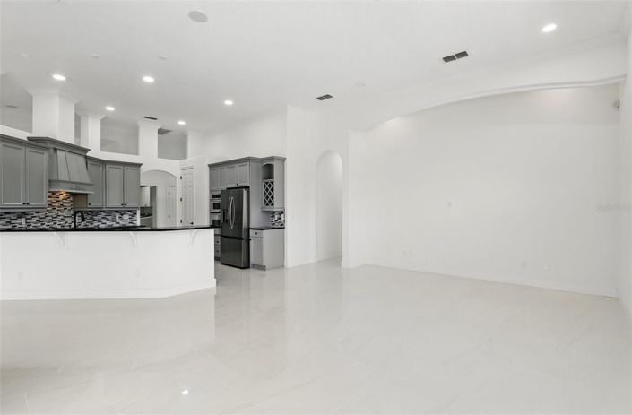 Image No.17-5 Bed House for sale