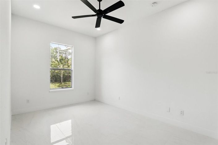 Image No.35-5 Bed House for sale