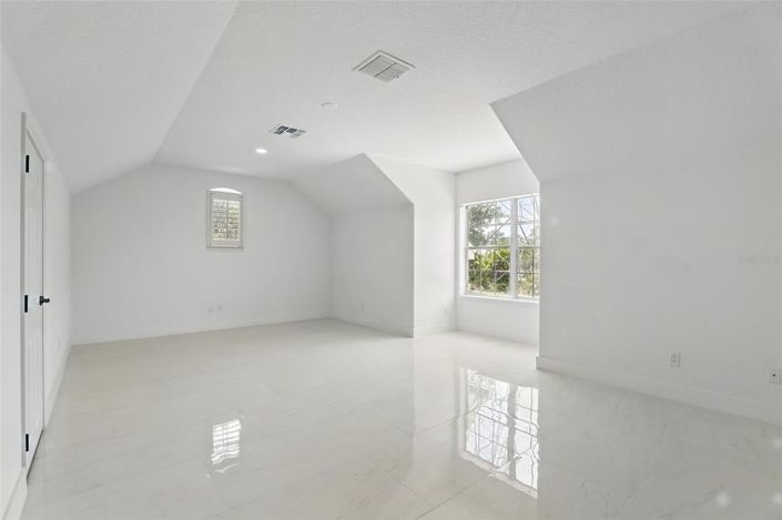 Image No.36-5 Bed House for sale