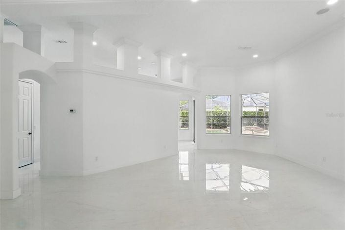 Image No.6-5 Bed House for sale