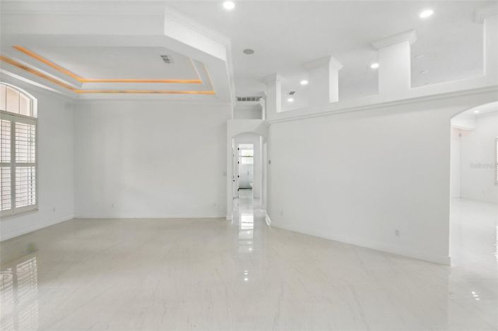 Image No.8-5 Bed House for sale