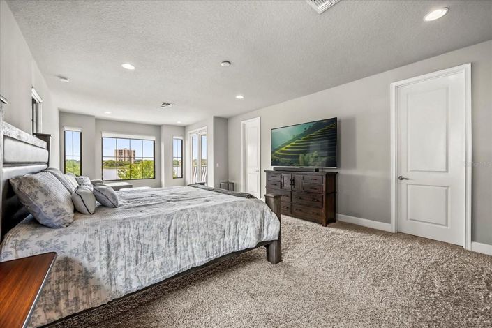 Image No.19-4 Bed House for sale