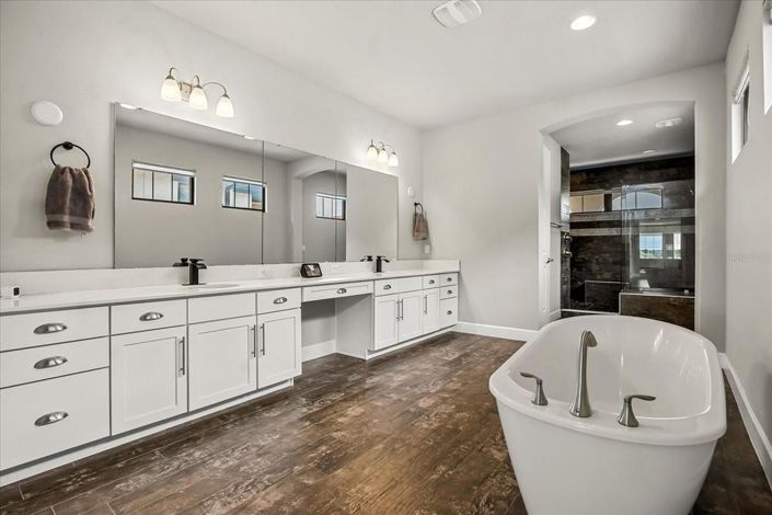 Image No.24-4 Bed House for sale