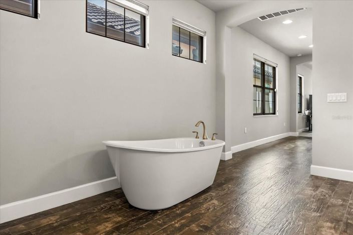 Image No.26-4 Bed House for sale