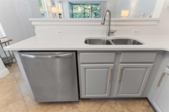 Image No.14-3 Bed Townhouse for sale