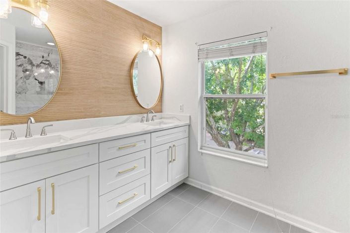 Image No.18-3 Bed Townhouse for sale