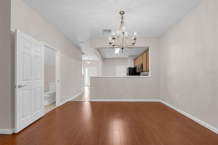 Image No.8-3 Bed Townhouse for sale