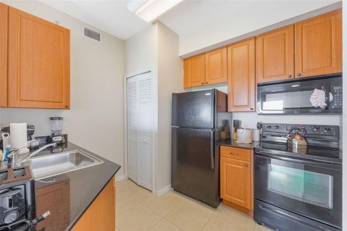 Image No.15-2 Bed Townhouse for sale