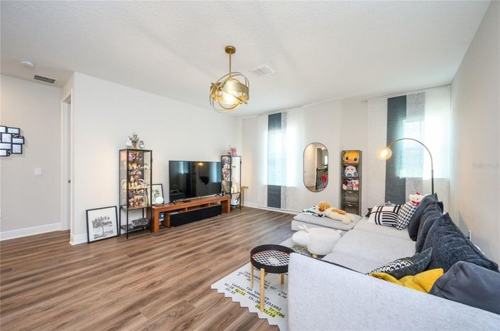 Image No.27-5 Bed House for sale