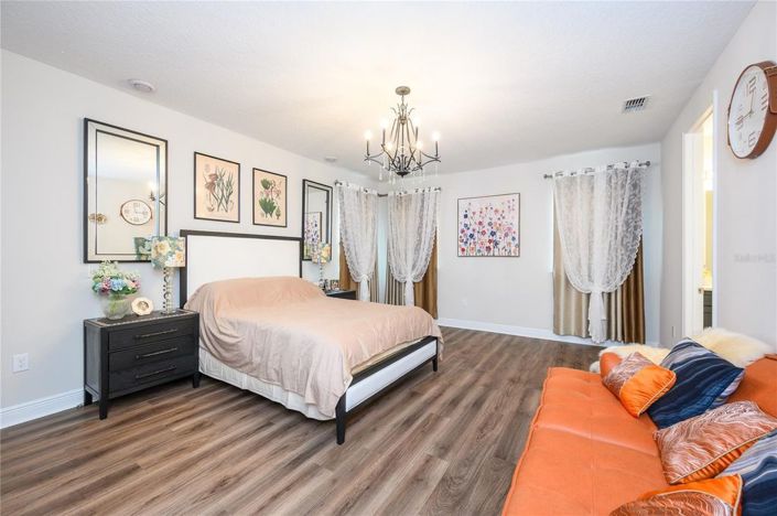 Image No.30-5 Bed House for sale