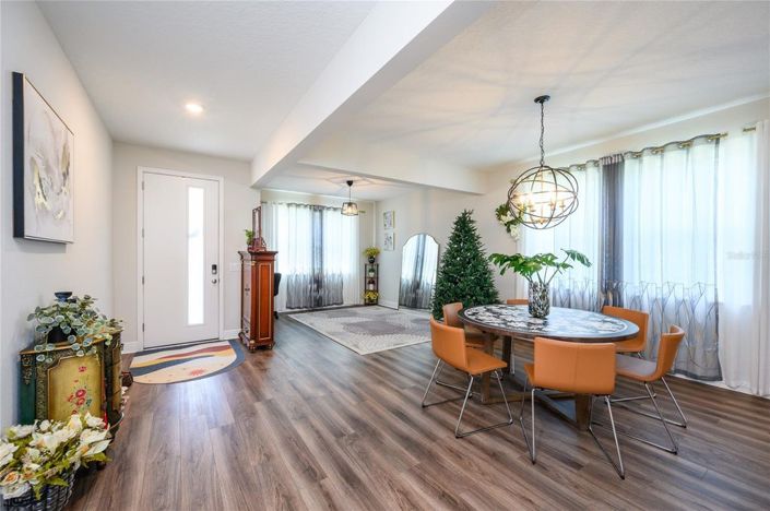 Image No.8-5 Bed House for sale