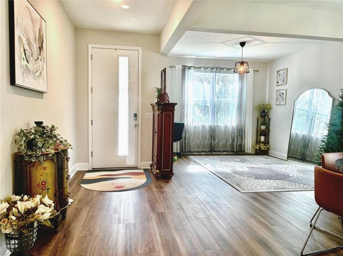 Image No.8-5 Bed House for sale