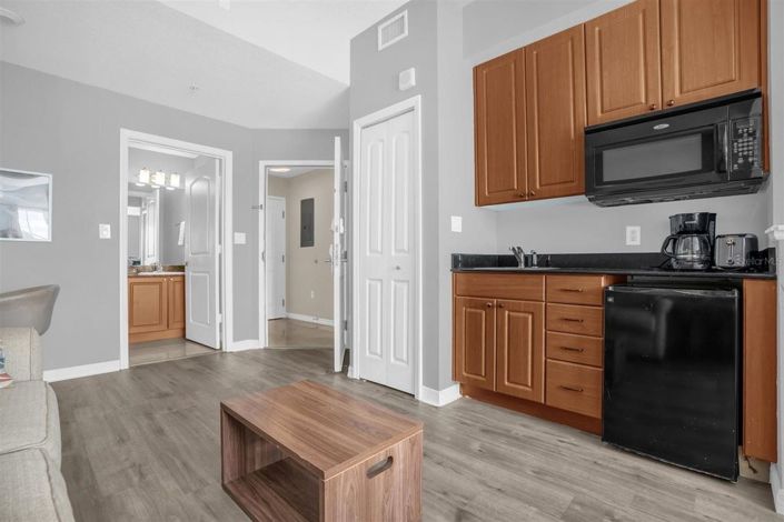 Image No.23-2 Bed Townhouse for sale