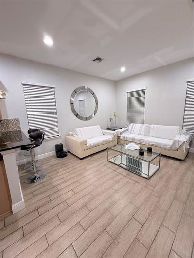 Image No.10-3 Bed House for sale