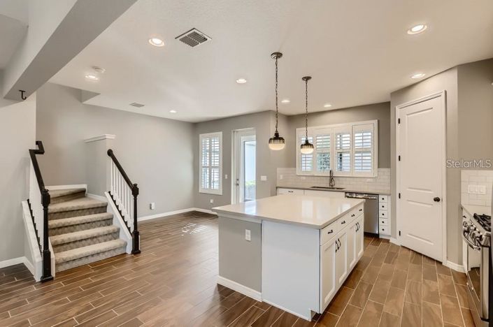 Image No.8-5 Bed House for sale