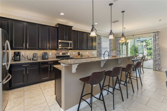 Image No.10-6 Bed House for sale