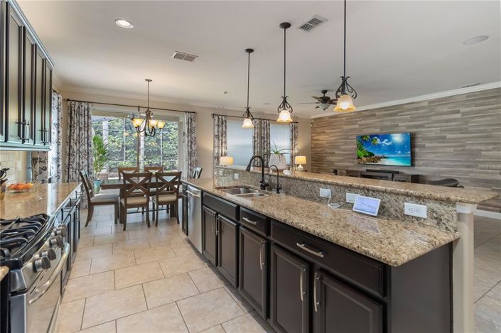 Image No.13-6 Bed House for sale