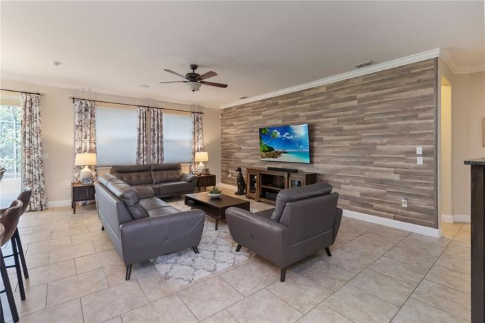 Image No.8-6 Bed House for sale