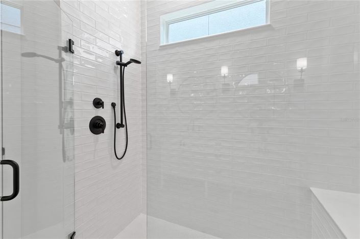 Image No.20-4 Bed House for sale