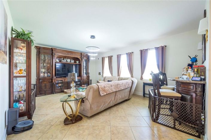 Image No.44-5 Bed House for sale