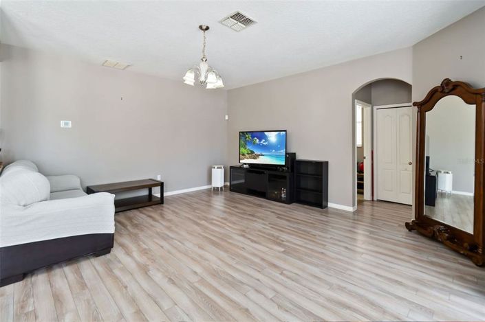 Image No.11-4 Bed House for sale