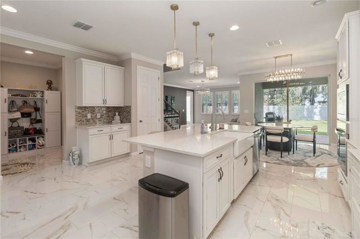 Image No.17-6 Bed House for sale