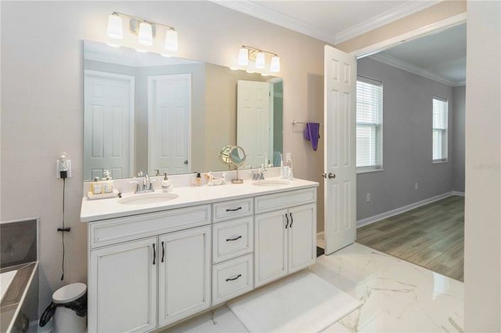 Image No.20-6 Bed House for sale