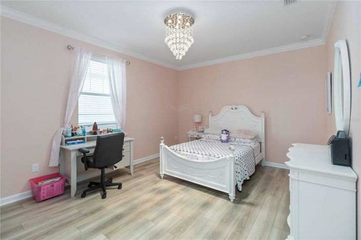 Image No.37-6 Bed House for sale