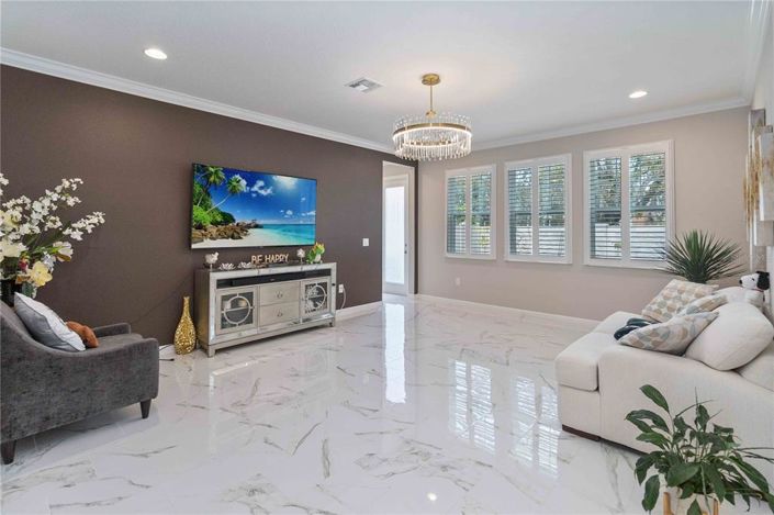 Image No.9-6 Bed House for sale