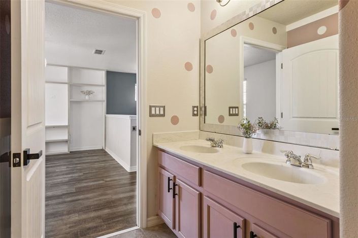 Image No.34-4 Bed House for sale