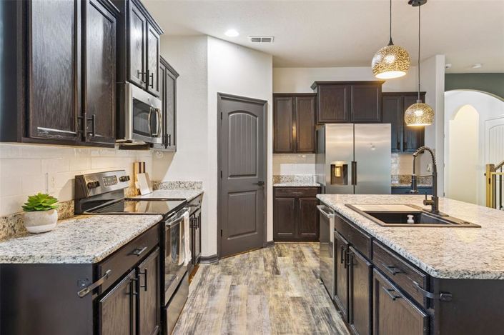 Image No.6-4 Bed House for sale