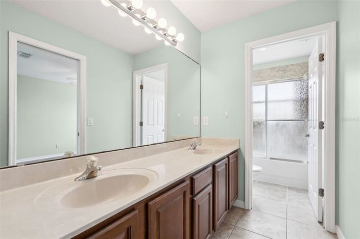 Image No.32-5 Bed House for sale