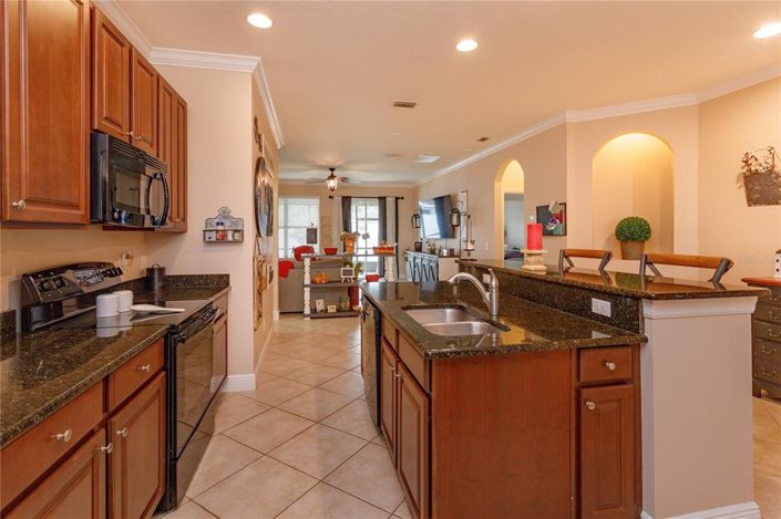 Image No.11-3 Bed House for sale