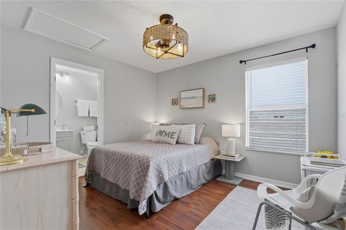 Image No.18-2 Bed Townhouse for sale