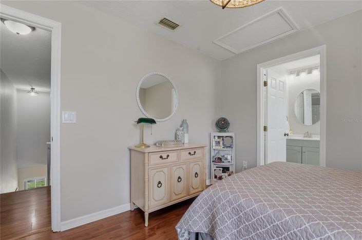 Image No.19-2 Bed Townhouse for sale