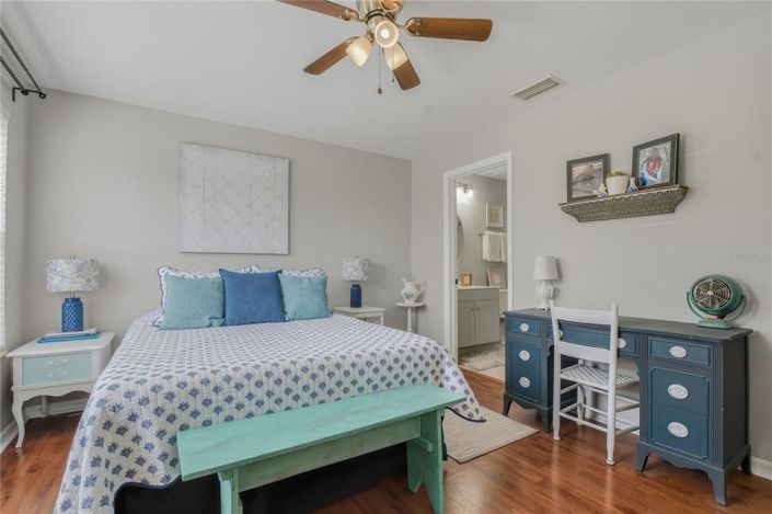 Image No.23-2 Bed Townhouse for sale