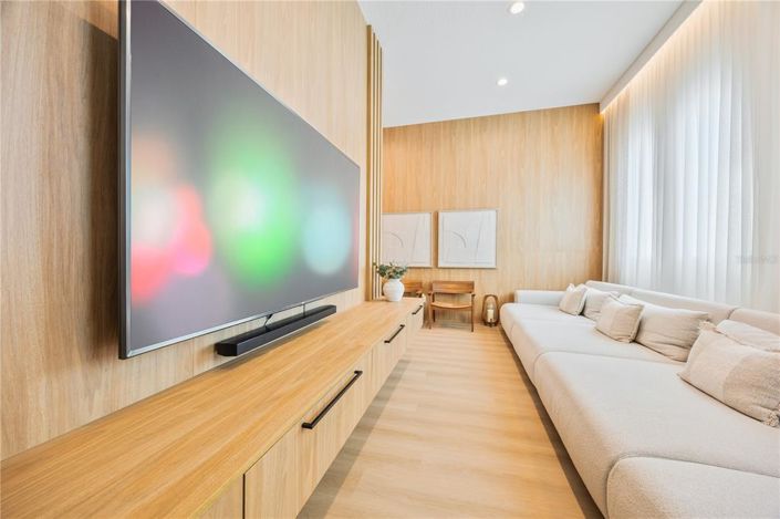 Image No.10-6 Bed House for sale