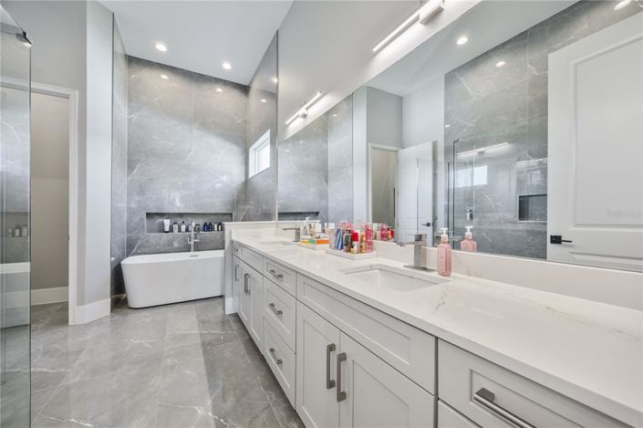 Image No.15-6 Bed House for sale