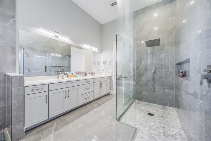 Image No.16-6 Bed House for sale