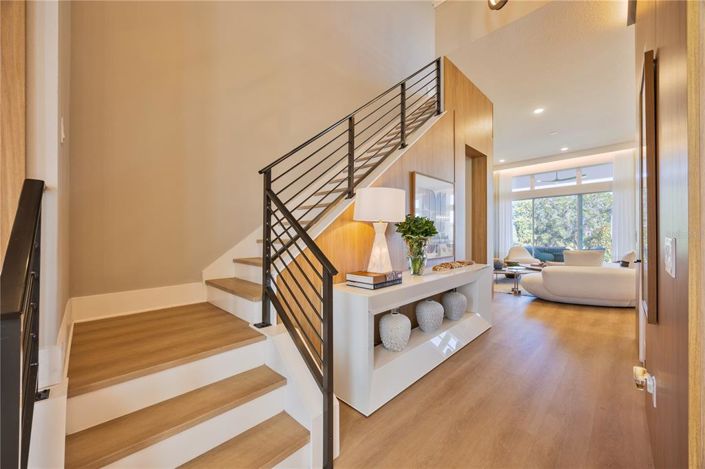 Image No.3-6 Bed House for sale