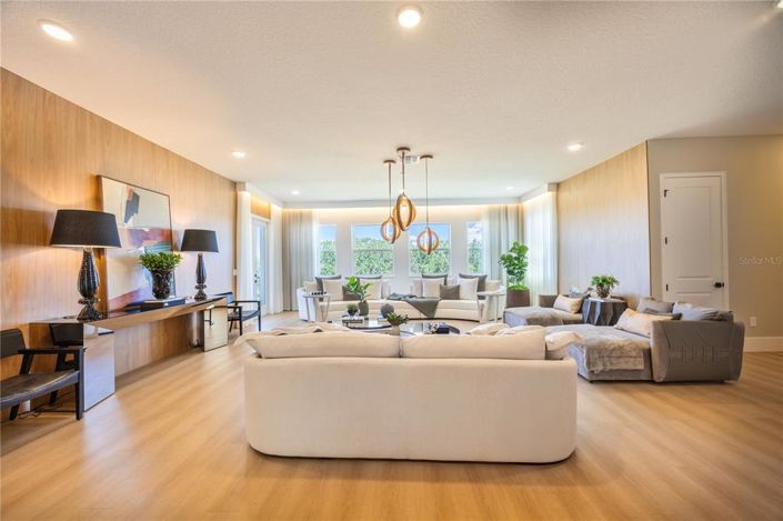 Image No.33-6 Bed House for sale