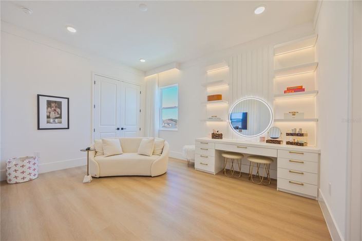 Image No.36-6 Bed House for sale