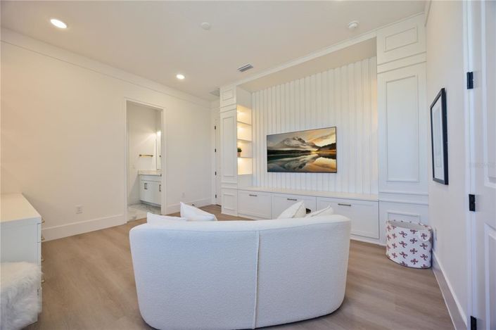 Image No.37-6 Bed House for sale