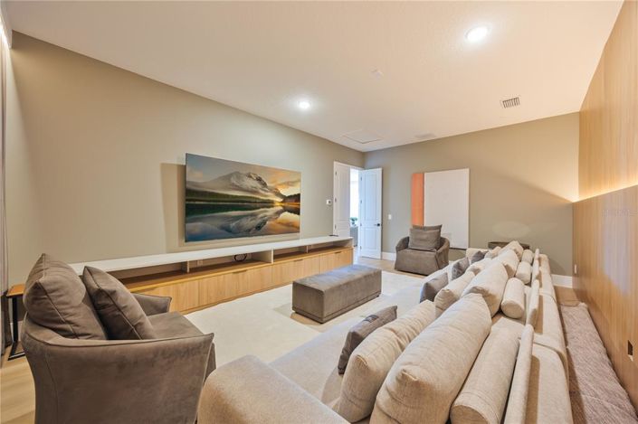 Image No.43-6 Bed House for sale