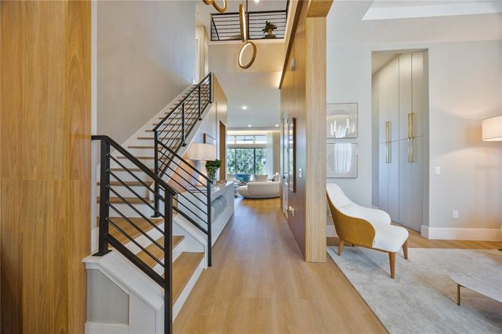 Image No.5-6 Bed House for sale