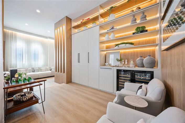 Image No.8-6 Bed House for sale